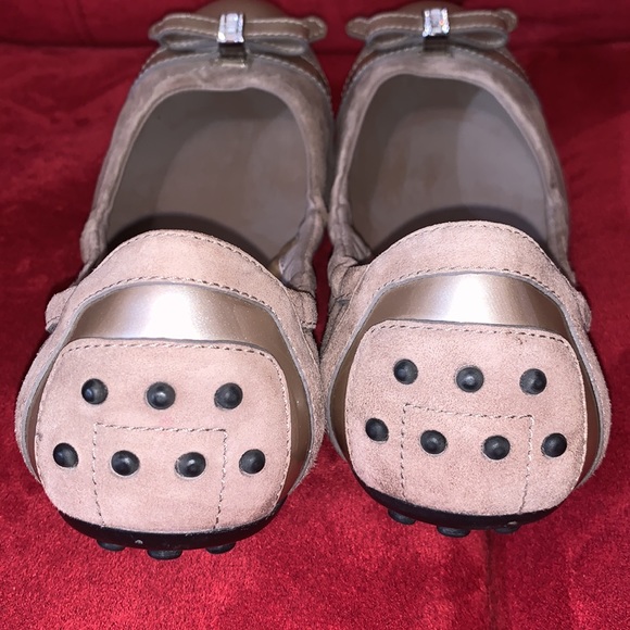 TOD’S Suede Ballet Flats Beige Taupe with Gold Accents Bow Rhinestones Size 38.5 - Picture 5 of 8